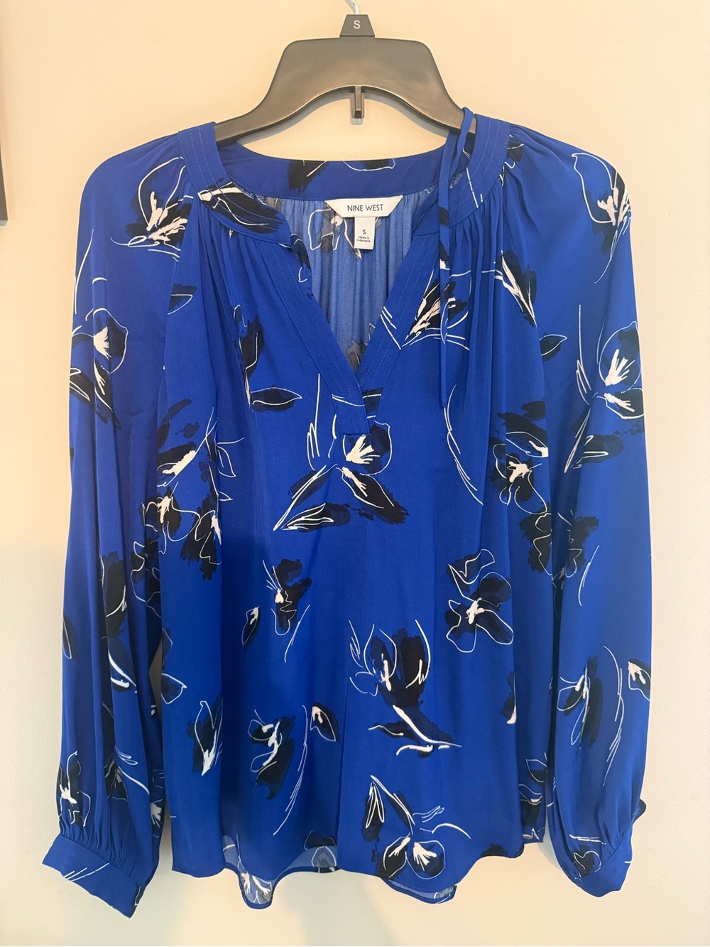 Nine West Royal Blue Floral V-Neck Long-Sleeve Blouse